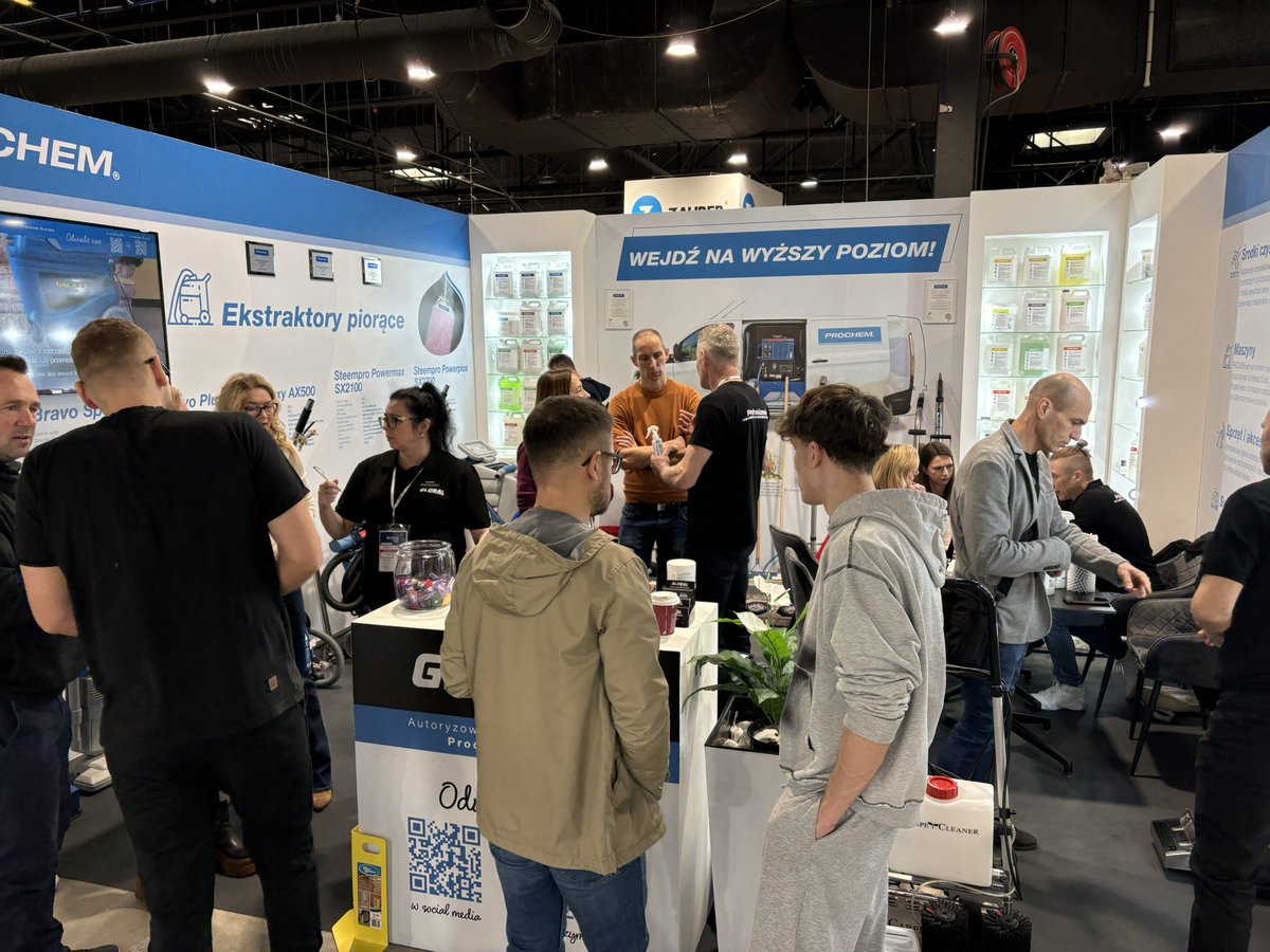 The Cleaning show in Warsaw, Poland is going well and things are hotting up this morning on the 2nd day.
Global-Clean Sklep have done an excellent job with the stand and their hosting of existing and new customers.
Glad to be here to support and show stain removal techniques !