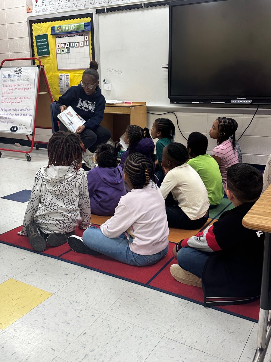 AREaton's tweet image. We kicked off a new year of Teacher Cadet observations with Ms. Hemphill at MHW Elementary!  I loved watching her work with her 2nd graders on a sequencing activity based on “If You Give a Mouse a Cookie.” Great job, Maiya! #teachercadet @SpartanburgHS @SpartanburgD7