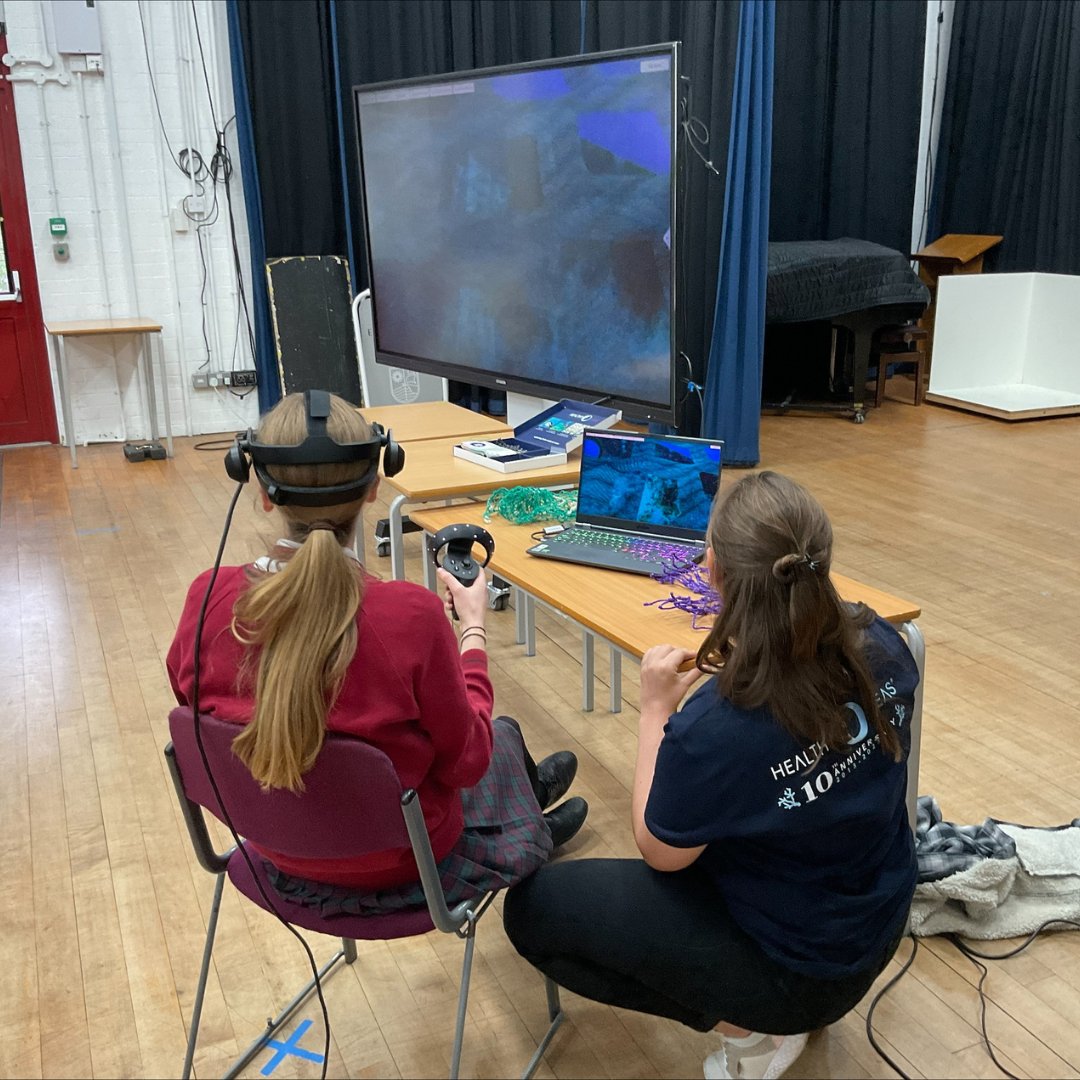 Last Friday, we welcomed two wonderful women making waves in marine science for #ScienceWeek! 🌊

Dr. Helen Scales inspired Y10 students with her journey as a marine biologist 📚 &amp; Ramona Reichert from @healthyseas wowed us with a VR shipwreck dive! 🎮 #MarineBiology