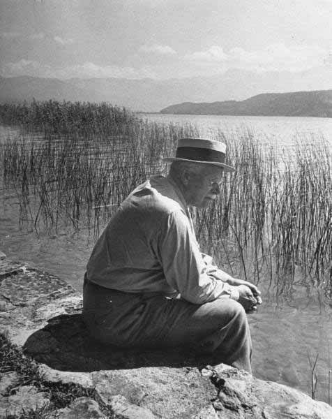 PropositoyVida's tweet photo. "Lo que niegas te somete; lo que aceptas te transforma".

- Carl Gustav Jung https://t.co/XhnX28coL1
