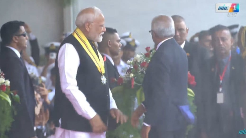 UpendrraRai's tweet photo. Prime Minister @narendramodi conferred with Mauritius's #HighestCivilianAward, by President of Mauritius #DharamGokhool. PM @narendramodi becomes the #FirstIndian to be conferred with Mauritius's #HighestHonour, 'The #GrandCommander of the Order of the Star and Key of the #IndianOcean'. @PMOIndia @MEAIndia @DrSJaishankar