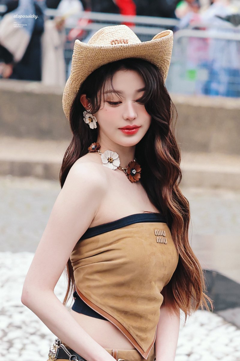 atoposvicky's tweet photo. 250311 miumiu  #IVE #아이브 #장원영 #JANGWONYOUNG #WONYOUNGxMIUMIUFW25
#MiuMiuFW25 @MIUMIUofficial https://t.co/Gm9MPAQcRe