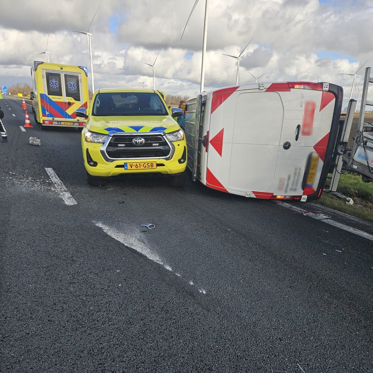 ⛔️ | Op de #N33 is een ongeval gebeurd. De weg richting Eemshaven is dicht bij Veendam-Noord. Tijdens het beveiligen van een pechgeval is de auto van onze weginspecteur aangereden. De afhandeling duurt tot in de loop van de middag. Vanaf Assen (#A28) kun je omrijden via de A7.