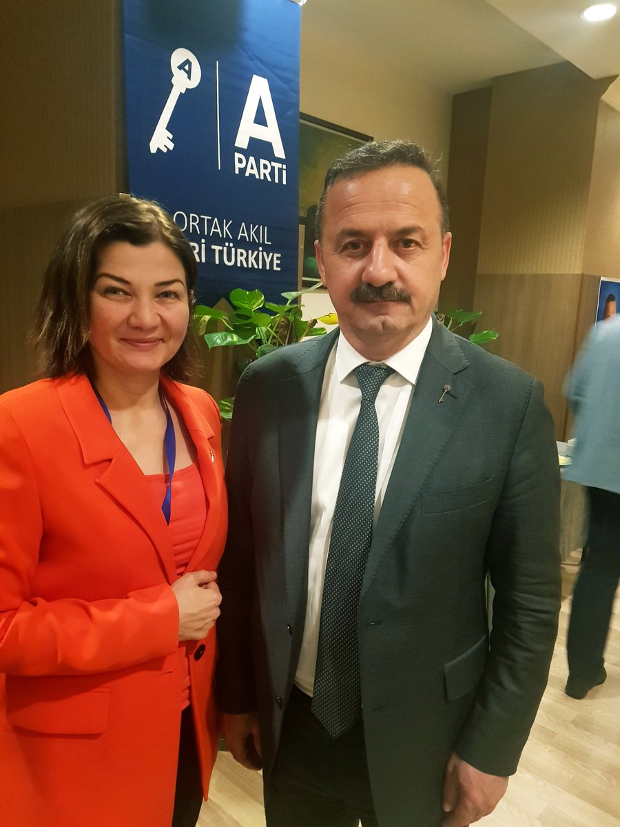 İl Başkanları toplantısında Genel Başkanımız Sayın Yavuz Ağıralioğlu ile Denizlimizi konuştuk.🇹🇷🗝
#AnahtarParti 
<a href="/anahtarparti/">Anahtar Parti</a> 
#YavuzAğıralioğlu 
<a href="/yavuzagiraliog/">Yavuz Ağıralioğlu</a> 
<a href="/avukatayhanerel/">Ayhan EREL</a> 
<a href="/hhuseyindemiroz/">Hasan Hüseyin Demiröz</a>