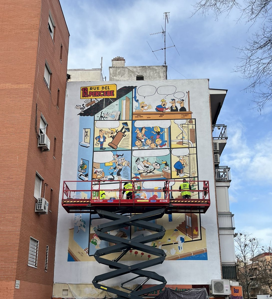 Orgullo ver cómo en Carabanchel se está creando un mural del icónico "13, Rue del Percebe".

Sería maravilloso que cada barrio de Madrid rindiera homenaje a los grandes personajes del cómic español con iniciativas similares.