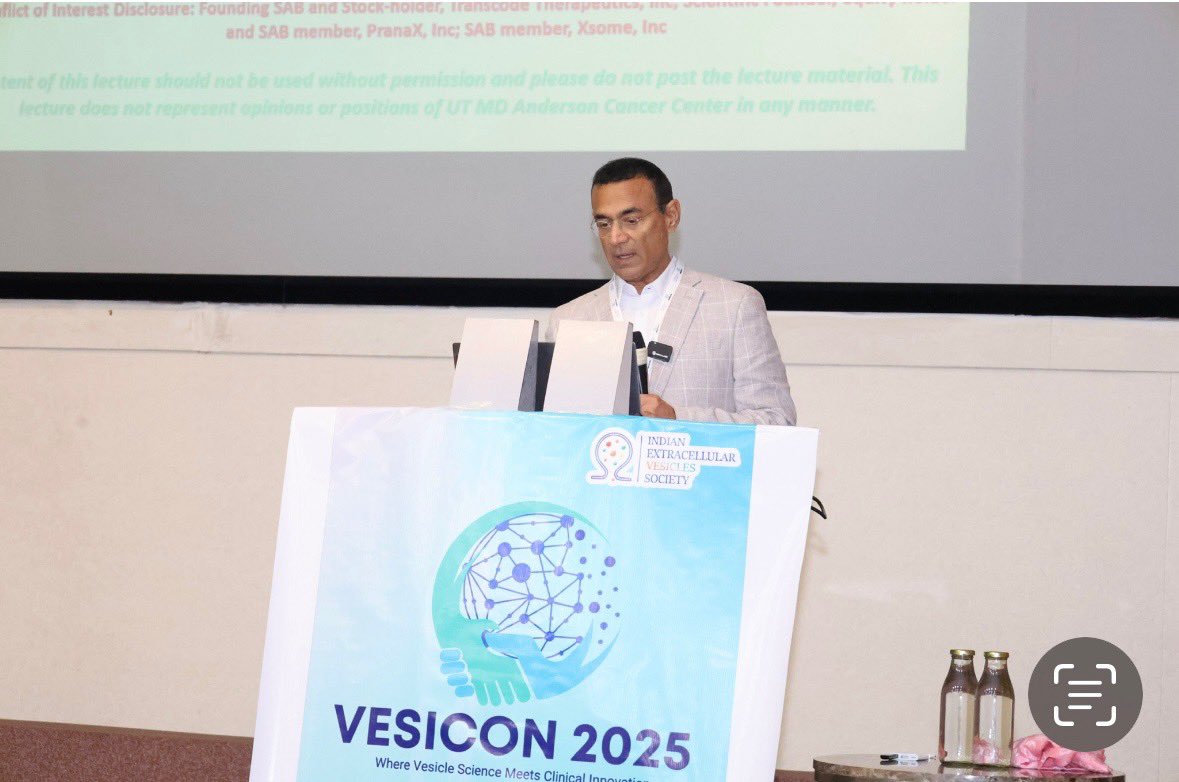KalluriLab's tweet image. Raghu delivers the keynote address at #VESICON2025 and is recognized as the Guest of Honor. Great to share our latest work in EVs, and thanks to @IEVSIndia and @MahindraUni for hosting!