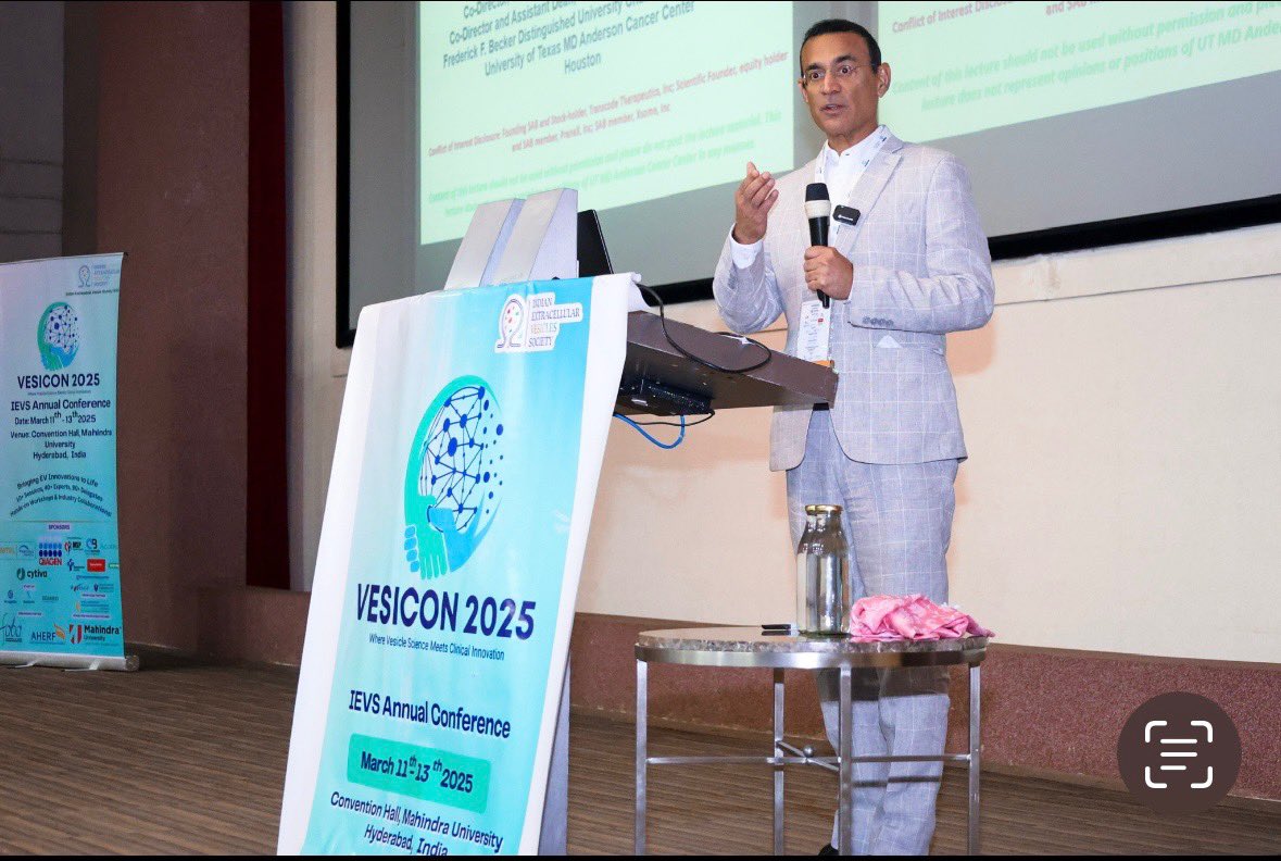 KalluriLab's tweet image. Raghu delivers the keynote address at #VESICON2025 and is recognized as the Guest of Honor. Great to share our latest work in EVs, and thanks to @IEVSIndia and @MahindraUni for hosting!