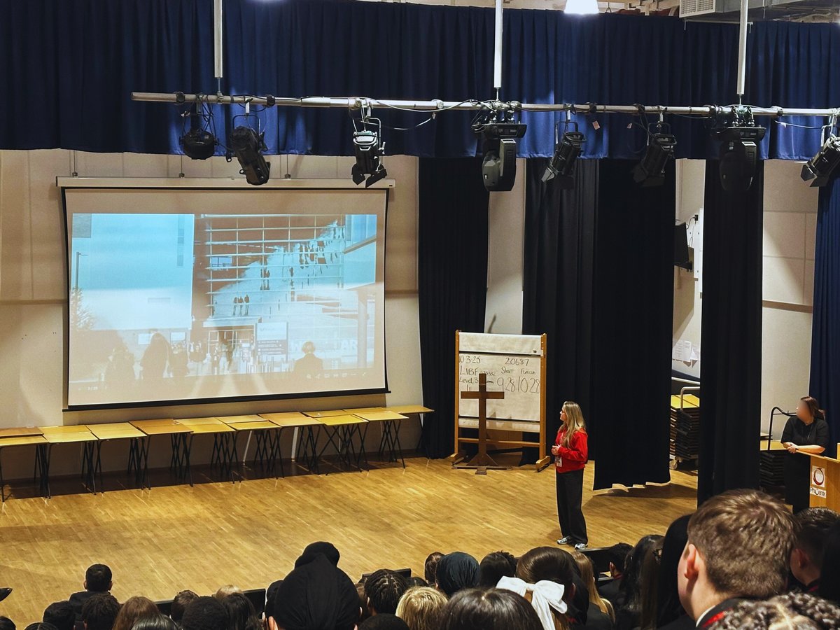 Continuing #NationalApprenticeshipWeek with a visit from Walsall College! Students gained insights into HE courses, apprenticeships, work placements, and more. Big thanks for the virtual campus tour – a great experience for our younger students! #Apprenticeships #FutureLeaders