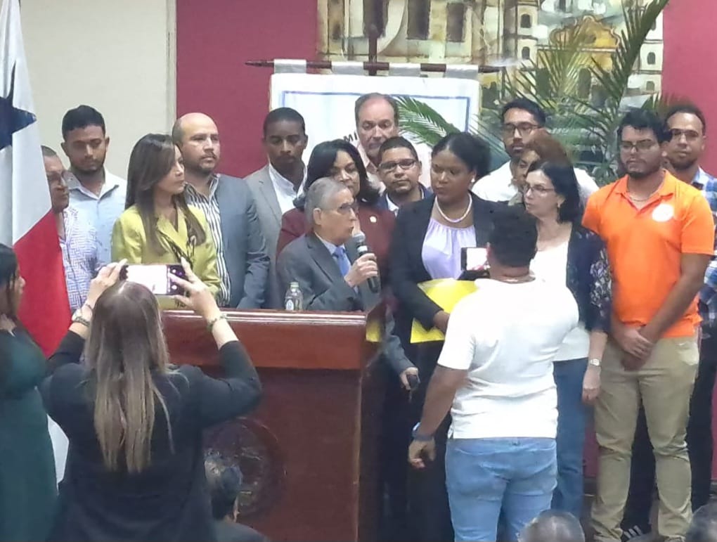 Ayer, en el Consejo General Universitario, se aprobó un nuevo artículo en el Estatuto Universitario que señala: "El campus Octavio Méndez Pereira es un patrimonio inalienable e intransferible de la Universidad de Panamá."
Nuestro campus es parte esencial de nuestra identidad.