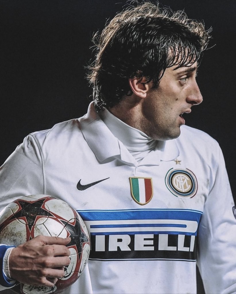 futnostalgico's tweet image. Diego Milito. 2009/10. 🤩