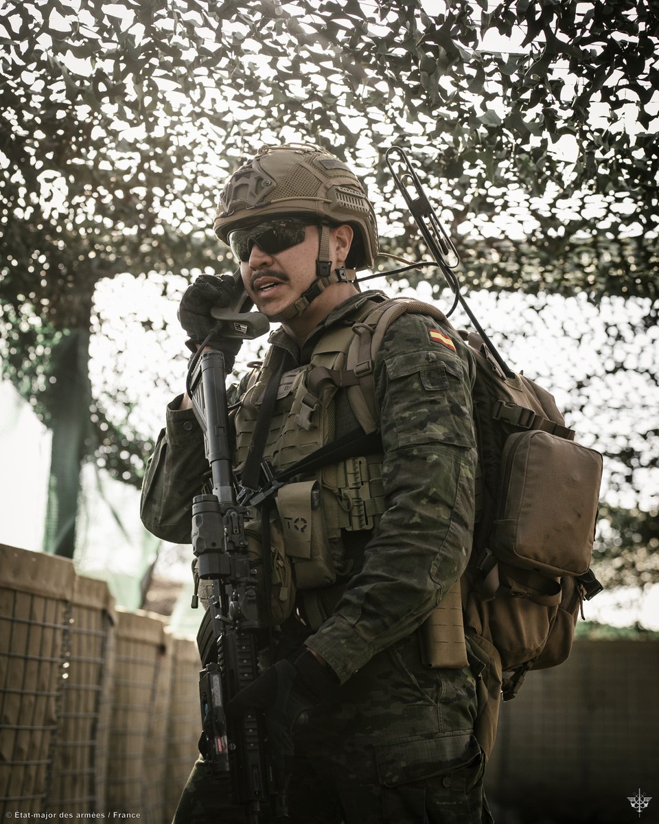 NATOBGRomania's tweet image. Always keep an eye on the border and report.

🇪🇸 soldiers committed to the 🇫🇷-led Multinational Battlegroup in 🇷🇴 remain fully engaged to #DeterAndDefend on the Eastern Flank of 🇪🇺.

#WeAreNATO #MOPS #StrongerTogether