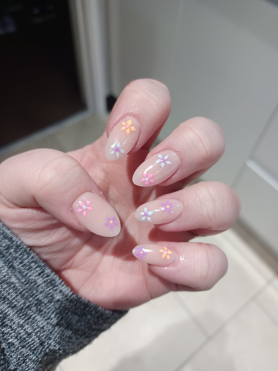 ShirlzaAnne's tweet photo. New set of acrylics love them 😍 💕 💅 https://t.co/ZCZTApIMzd