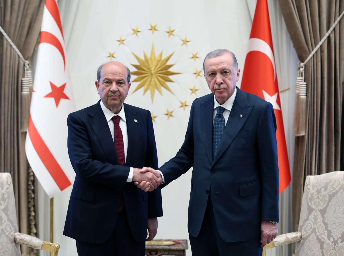 Cumhurbaşkanımız <a href="/RTErdogan/">Recep Tayyip Erdoğan</a>, Kuzey Kıbrıs Türk Cumhuriyeti (KKTC) Cumhurbaşkanı Ersin Tatar ile bir araya geldi.