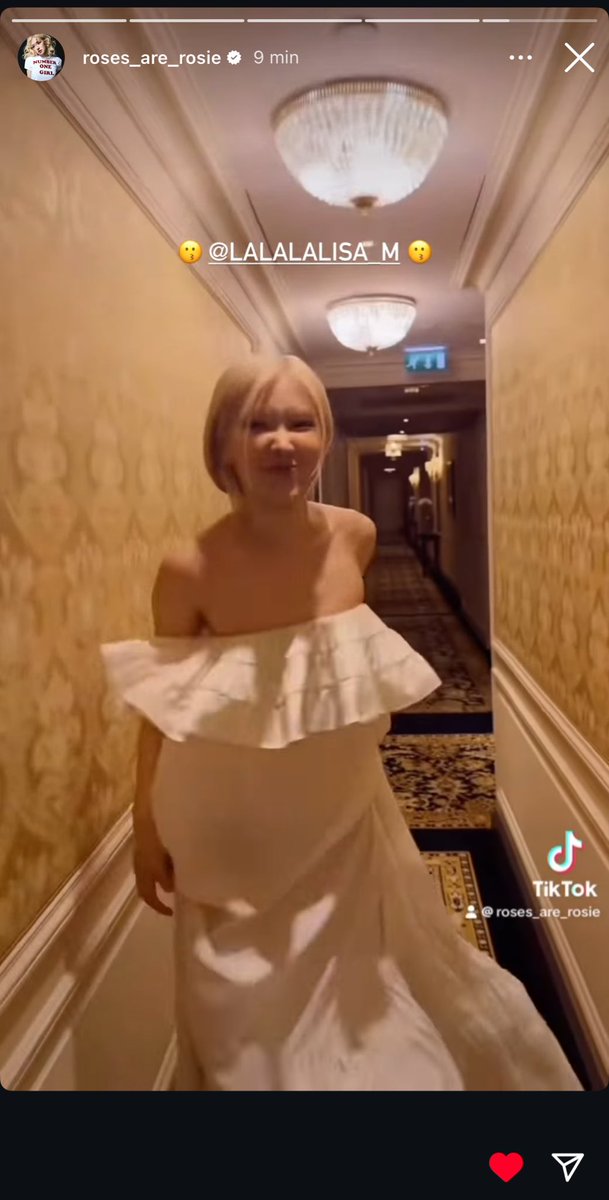 JenLisKM's tweet image. Definitivamente no merecemos a este ángel , por qué tiene que ser tan perfecta ? 
Rosé ya adoptó Rapunzel , es la más lilie de todas