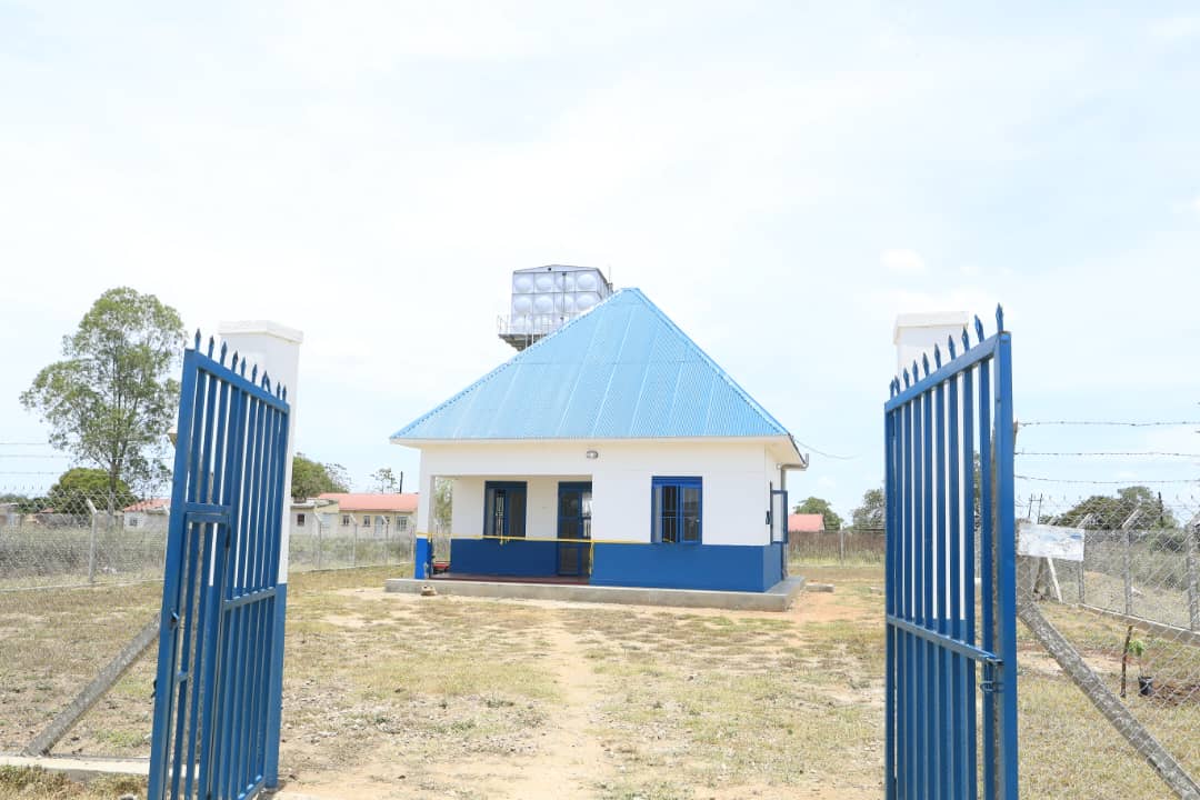 raphaelMagyezi's tweet image. Transforming Lives in Katakwi
With VP @jessica_alupo, we launched the Kanapa Mini Grid &amp;amp; Orungo Water Scheme, bringing power &amp;amp; clean water to thousands. These #LEGS projects fuel local enterprise &amp;amp; economic growth. Community ownership ensures sustainability! #UgandaLED #LEGS