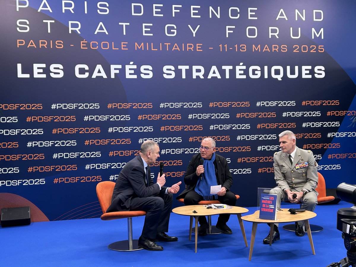 Inflexions (@inflexions10) on Twitter photo Quand un ancien directeur d’Inflexions et le directeur actuel sont sur un plateau pour parler des grands maîtres de la stratégie…
#PDSF2025
<a href="/BenoitJDurieux/">BENOIT DURIEUX</a> <a href="/rv_pierre/">Hervé Pierre</a>
#Inflexions
<a href="/armeedeterre/">Armée de Terre</a> <a href="/CEMAT_FR/">Chef d'état-major de l'armée de Terre</a> <a href="/acad_em/">Académie de défense de l'École militaire</a> Quand un ancien directeur d’Inflexions et le directeur actuel sont sur un plateau pour parler des grands maîtres de la stratégie…
#PDSF2025
<a href="/BenoitJDurieux/">BENOIT DURIEUX</a> <a href="/rv_pierre/">Hervé Pierre</a>
#Inflexions
<a href="/armeedeterre/">Armée de Terre</a> <a href="/CEMAT_FR/">Chef d'état-major de l'armée de Terre</a> <a href="/acad_em/">Académie de défense de l'École militaire</a>