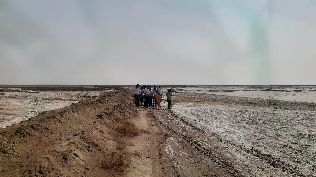 આજરોજ મોજે.નવાગામ બારા તા : ખંભાત   ખાતે  આવેલા  જિંગા ઉછેર ફાર્મ ની જિલ્લા કક્ષાની  CRZ કમિટી દ્વારા મુલાકાત લેવામાં આવેલ.  જેમાં કમિટી ના  સભ્યો  DCF Forest Department. Regional officer GPCB, ADF Fishery department , CO Khambhat, local fisherman હાજર  રહેલ સાથે પ્રાંત