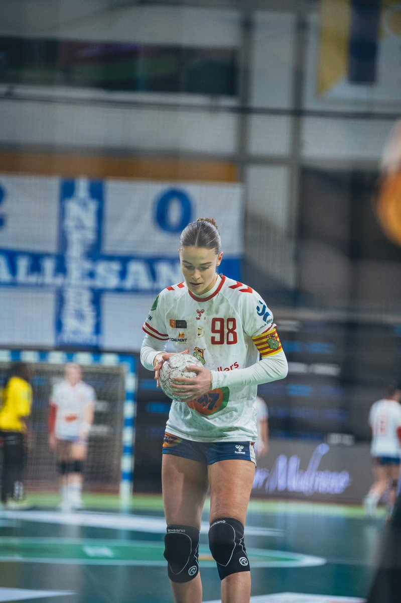 BM Granollers (@bmgranollers) on Twitter photo 🗞️ <a href="/Martinacb8/">Martina Capdevila Barbany</a> : “Per a qualsevol jugadora del club és un somni poder jugar la Copa de la Reina a casa davant de la nostra afició. Tenim moltes ganes i il·lusió.”
🔜 1/4 Final
📆 Divendres 14/03
⌚️ 18:15h
👉 Llegeix la prèvia: bmgranollers.cat/cat/premsa/not…
#BMGx80 #OrgullBMG⚪️🔵 🗞️ <a href="/Martinacb8/">Martina Capdevila Barbany</a> : “Per a qualsevol jugadora del club és un somni poder jugar la Copa de la Reina a casa davant de la nostra afició. Tenim moltes ganes i il·lusió.”
🔜 1/4 Final
📆 Divendres 14/03
⌚️ 18:15h
👉 Llegeix la prèvia: bmgranollers.cat/cat/premsa/not…
#BMGx80 #OrgullBMG⚪️🔵