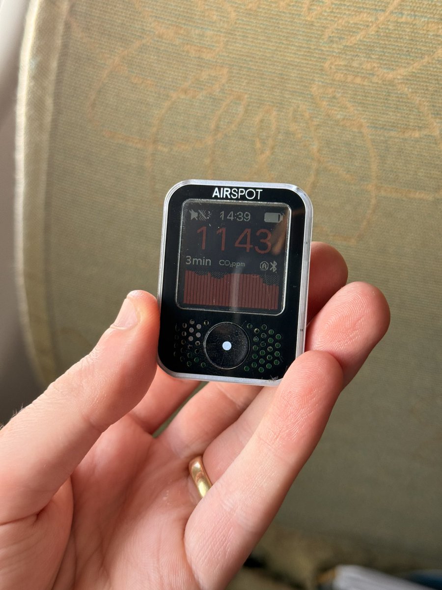 safe_breathe's tweet image. I’ve been super busy with work, so I haven’t had as much time to write recently, but I am working on a full review for the ultra-compact Airspothealth CO2 monitor at the moment.
This monitor is simply so convenient to carry around, and I love it for that reason.