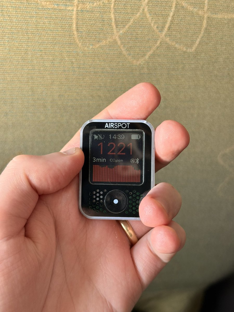 safe_breathe's tweet image. I’ve been super busy with work, so I haven’t had as much time to write recently, but I am working on a full review for the ultra-compact Airspothealth CO2 monitor at the moment.
This monitor is simply so convenient to carry around, and I love it for that reason.