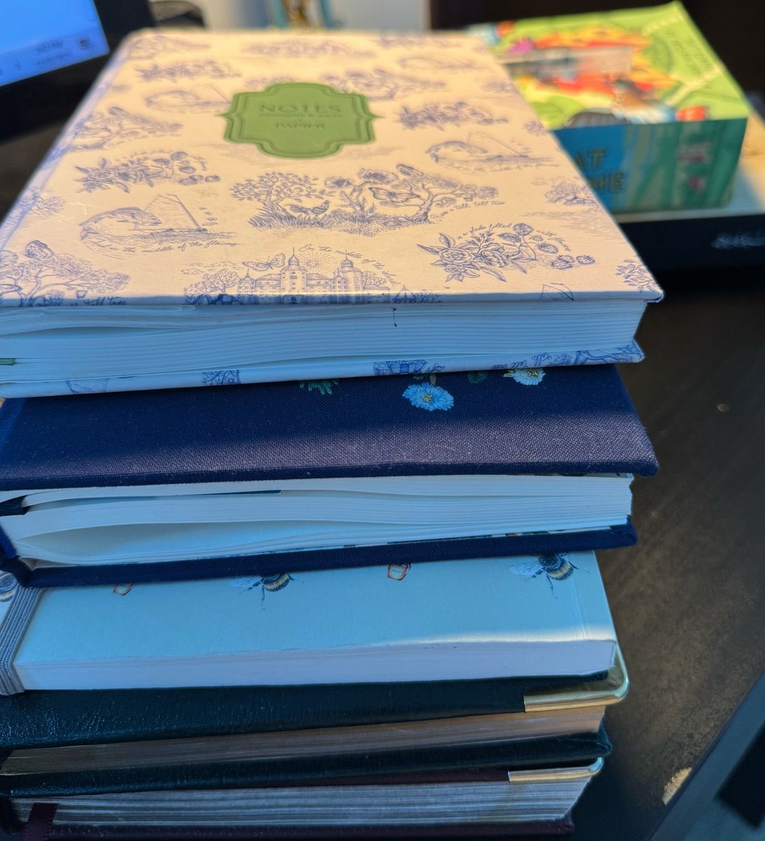 Intellect_n_'s tweet image. أحب دفاتر الضبط والتقييد.
كتبت افتتاحية لأحد دفاتري في ضبط العلم وتلخيصه: