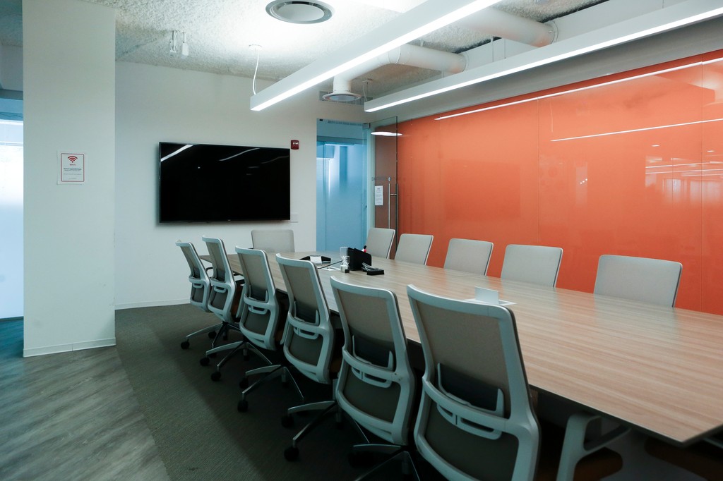 With a serviced office space, your primary amenities—like conference rooms and kitchens, to name a few—are typically located inside your suite. This means you have virtually guaranteed access to them when you need them.