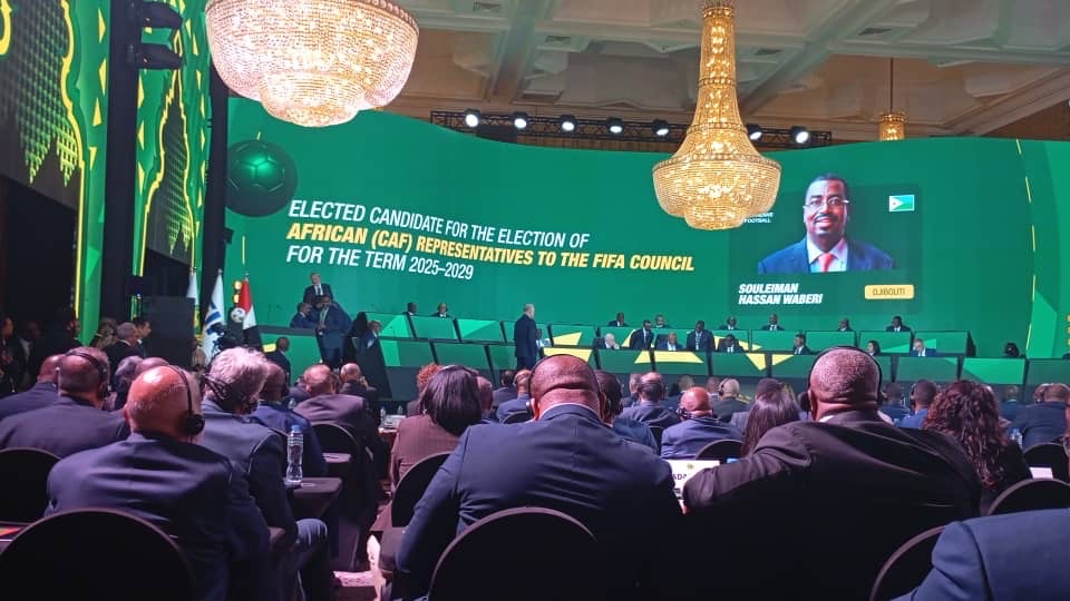 Après l union africaine . Aujourd’hui, Djibouti, une petite nation, mais aujourd’hui fait entendre sa voix au plus haut niveau du football mondial. Mon élection au Comité de la FIFA est la preuve que la taille d’un pays ne définit pas sa grandeur, mais sa détermination, son