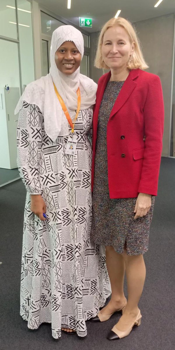 Such an inspiration to meet Maïmouna Ma founder of Femmes pour la dignité in Burkina Faso defending the rights of women and children displaced across the Sahel. 🙏 🇩🇪 &amp; IGC for organising.