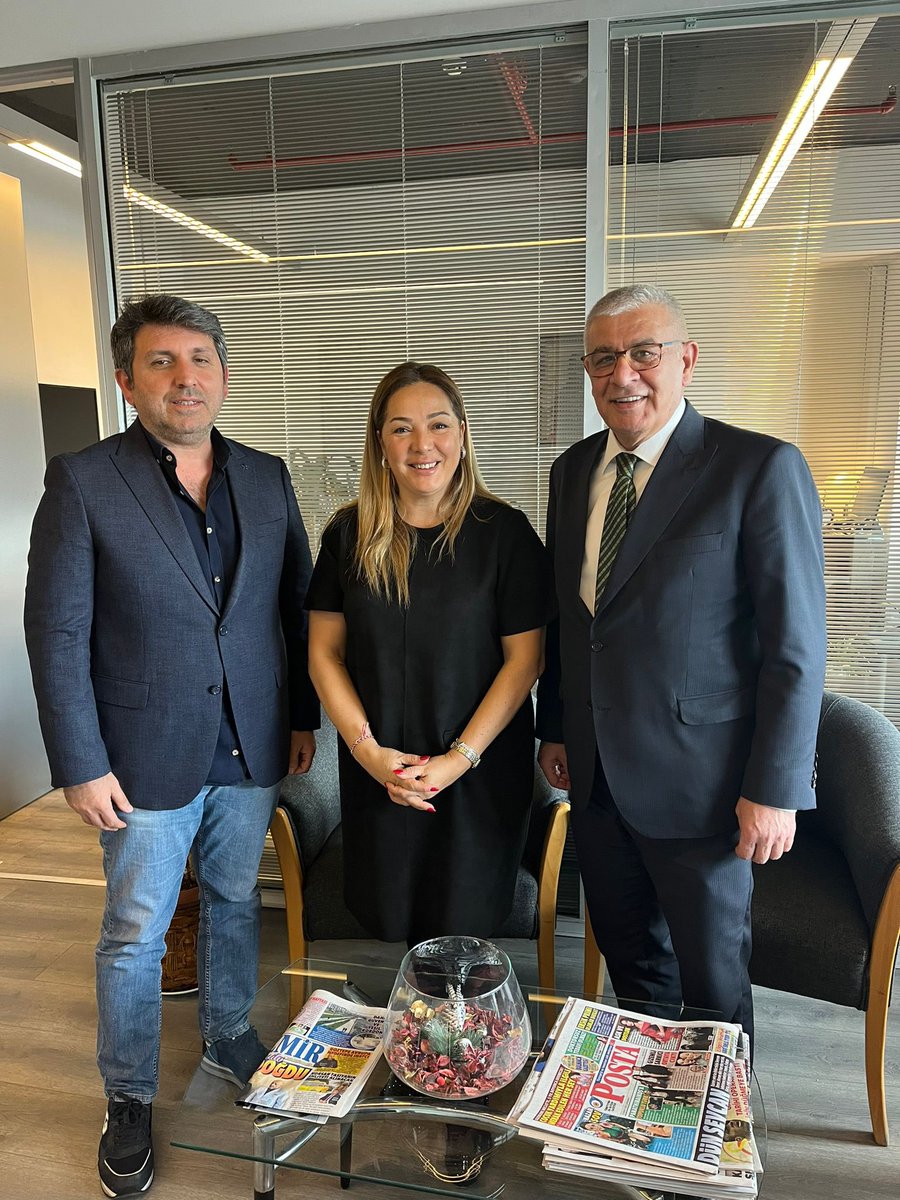 Kıymetli dostlarım Demirören Haber Ajansı Ege Bölge Temsilcisi Neşet Dişkaya ve Posta İzmir Temsilcisi Banu Şen’i ziyaret ettim. İzmir ve gündeme dair keyifli bir sohbet gerçekleştirdik. Nazik misafirperverlikleri için kendilerine teşekkür ediyorum.<a href="/ndiskaya/">Neşet Dişkaya</a> <a href="/bbanusen/">Banu Şen</a>