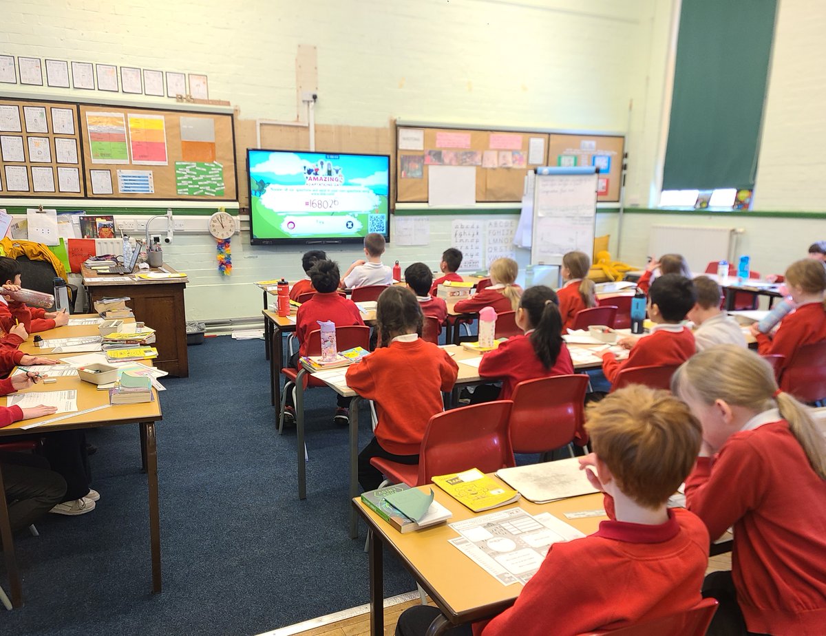4 Swinegate really enjoyed the NFU Live lesson for British Science Week. We looked at how Science and experimentation helps farmers and the environment. The class even got to watch a calf being born and have a discussion about farmer stereotypes #Scarcroftscience @nfueducation