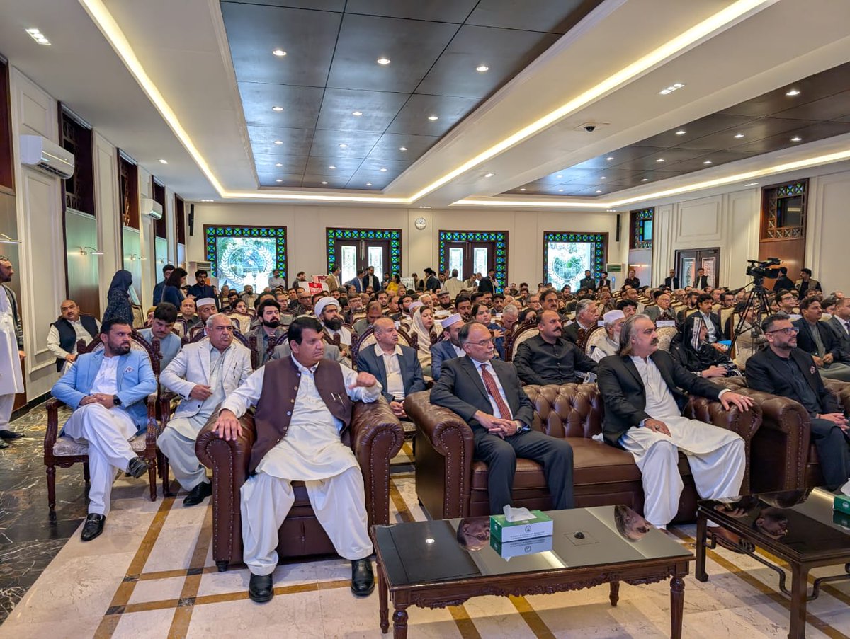 CryptoPK0's tweet image. Development knows no boundaries! Federal Minister @betterpakistan launches Uraan Pakistan in KP, emphasizing collective effort for national progress. Let&apos;s partner up and build a brighter Pakistan together
#CollaborativeProgress #UraanPakistan #BuildingPakistanTogether