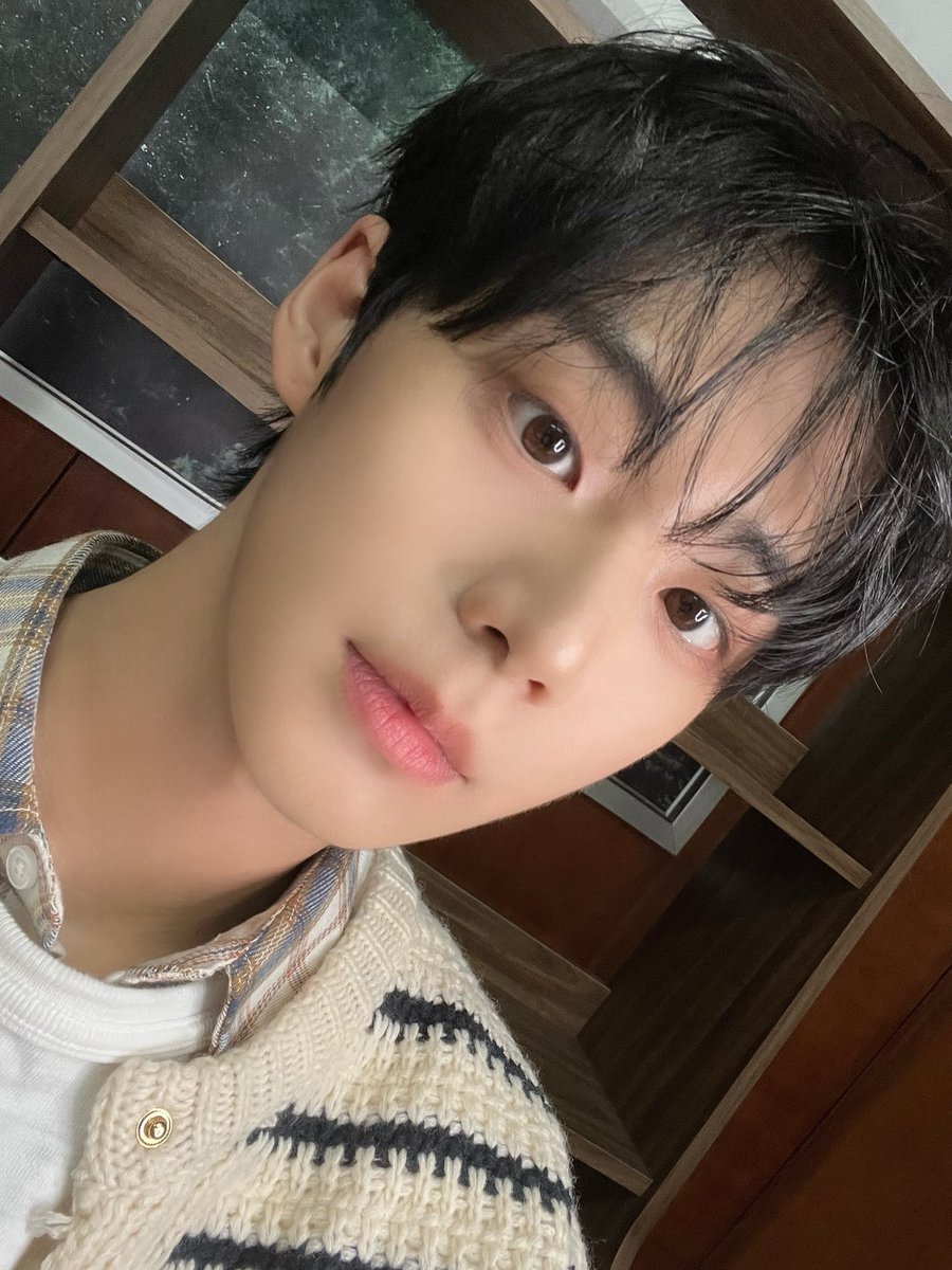 안녕하세요, AHOF 서정우입니다! 오늘은 제가 왔어요😋
저를 더 알아갈 수 있는 영상이니까 재밌게 봐주세요!! 앞으로 더 자주 만나요👍

#AHOF #아홉 
#JEONGWOO #서정우