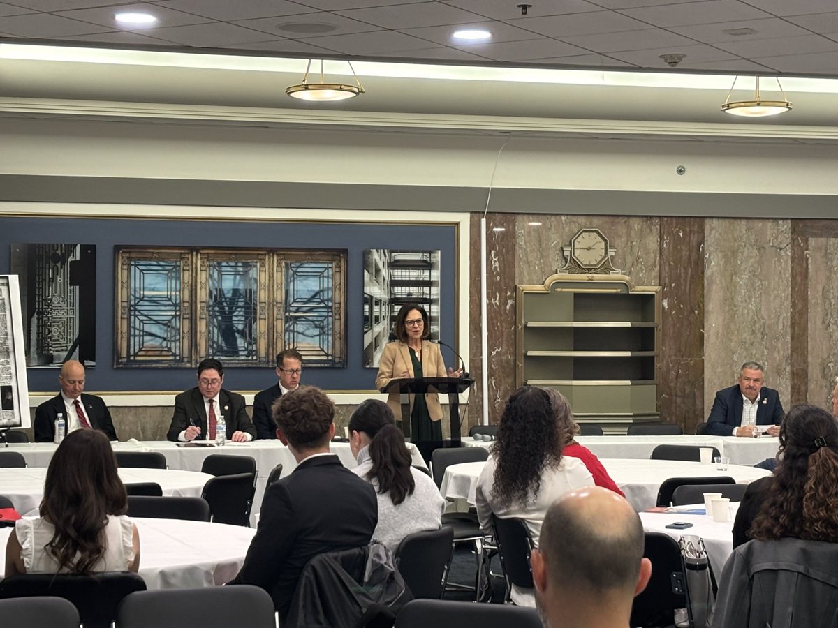 Starting the day of #PrincipalsAdvocate with the Nebraska breakfast. “It’s important to have you here [NE bfast] because you keep us grounded.” (Sen. Fischer). We are here to remind you of what your voters value. ⁦<a href="/NASSP/">National Assoc. of Secondary School Principals</a>⁩ ⁦<a href="/NCSAToday/">NCSA Today</a>⁩