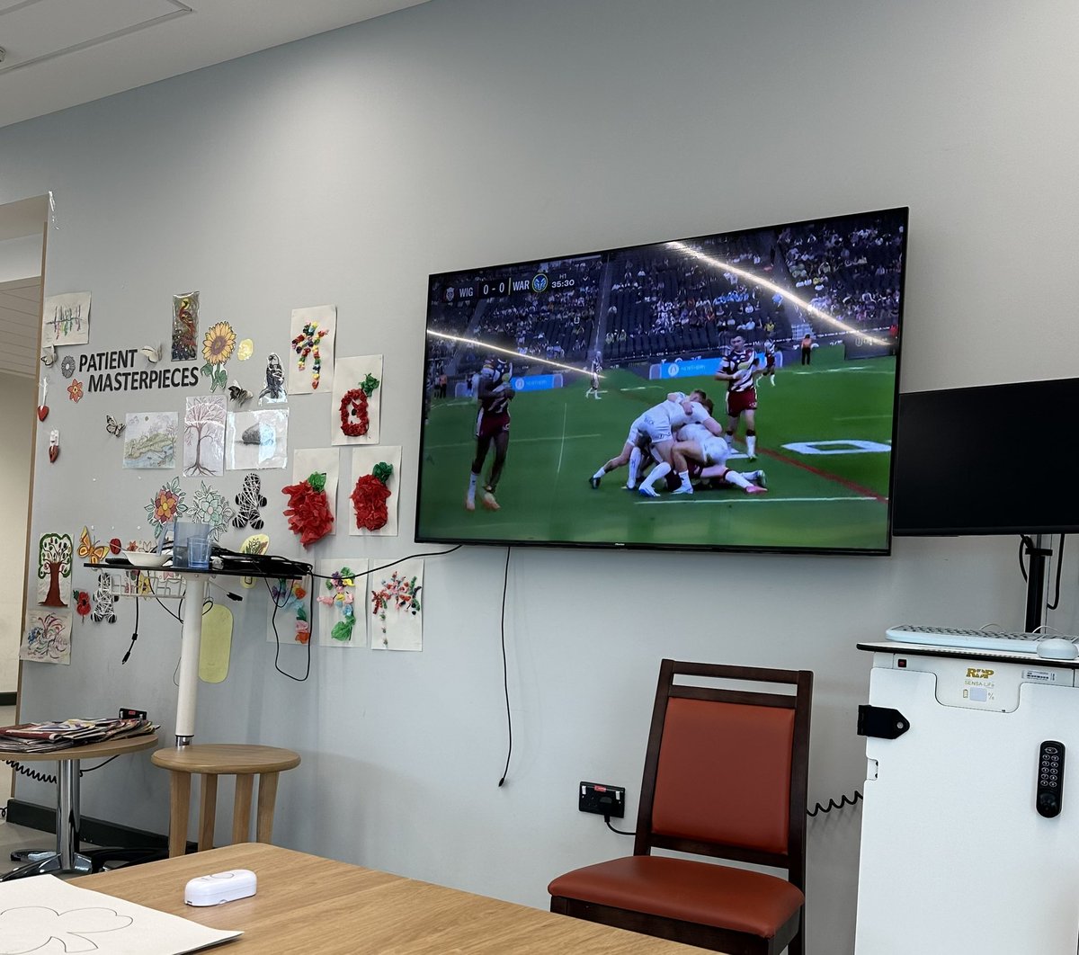 ImcUnit's tweet image. Some arts and crafts and a catch up on the Rugby this morning🏉 

Shamrocks ready to decorate the day room for St Patrick’s day coming up ☘️

#artsandcrafts #therapy #arttherapy #sports #nhs #StPatricksDay