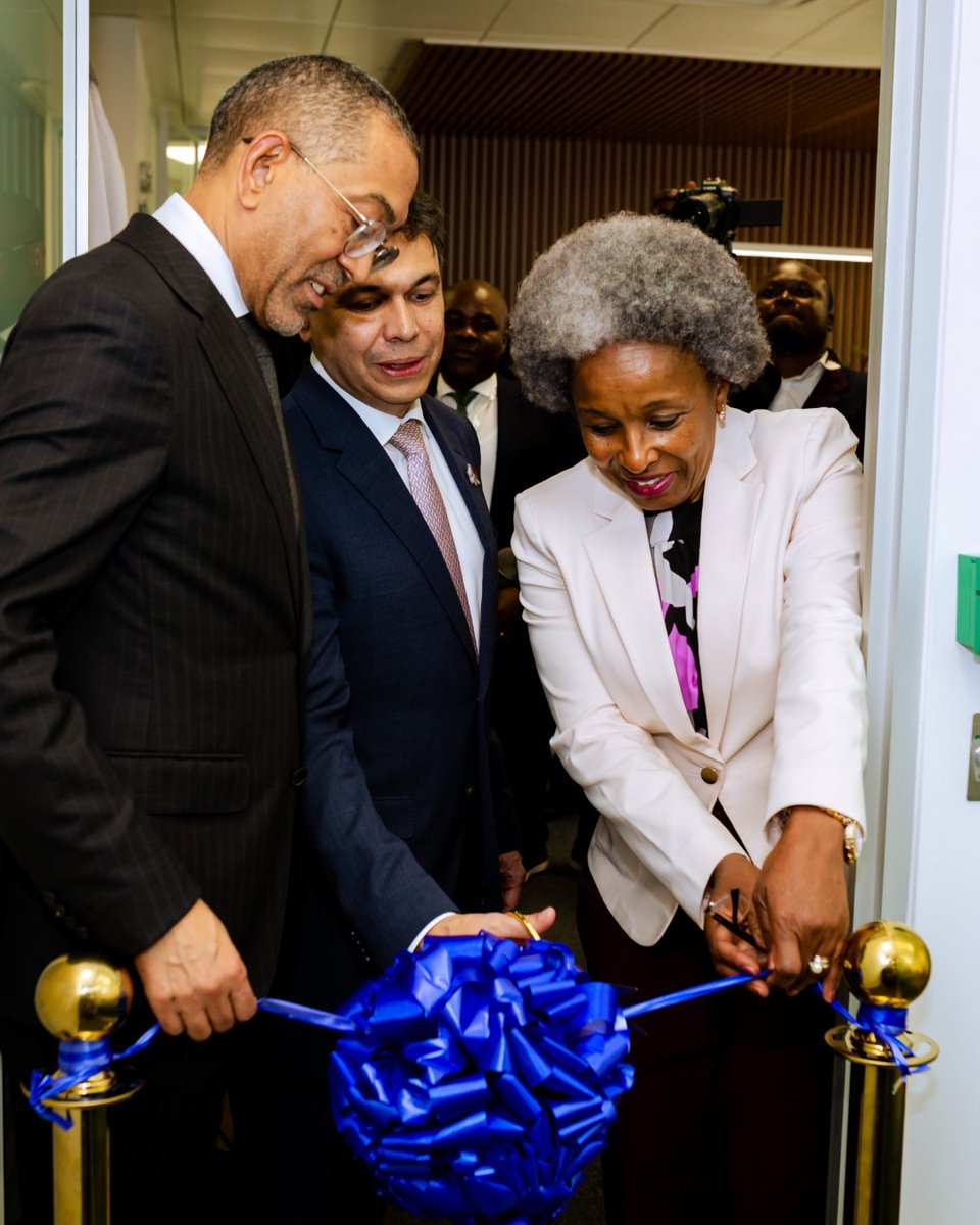 APO_source's tweet image. 28 Jan: SLB inaugurated its first Digital Performance Center in Africa in Luanda, Angola. This groundbreaking facility is set to drive digital transformation and innovation, offering cutting-edge solutions across digital, AI, oil & gas, and new energy sectors in Africa.
