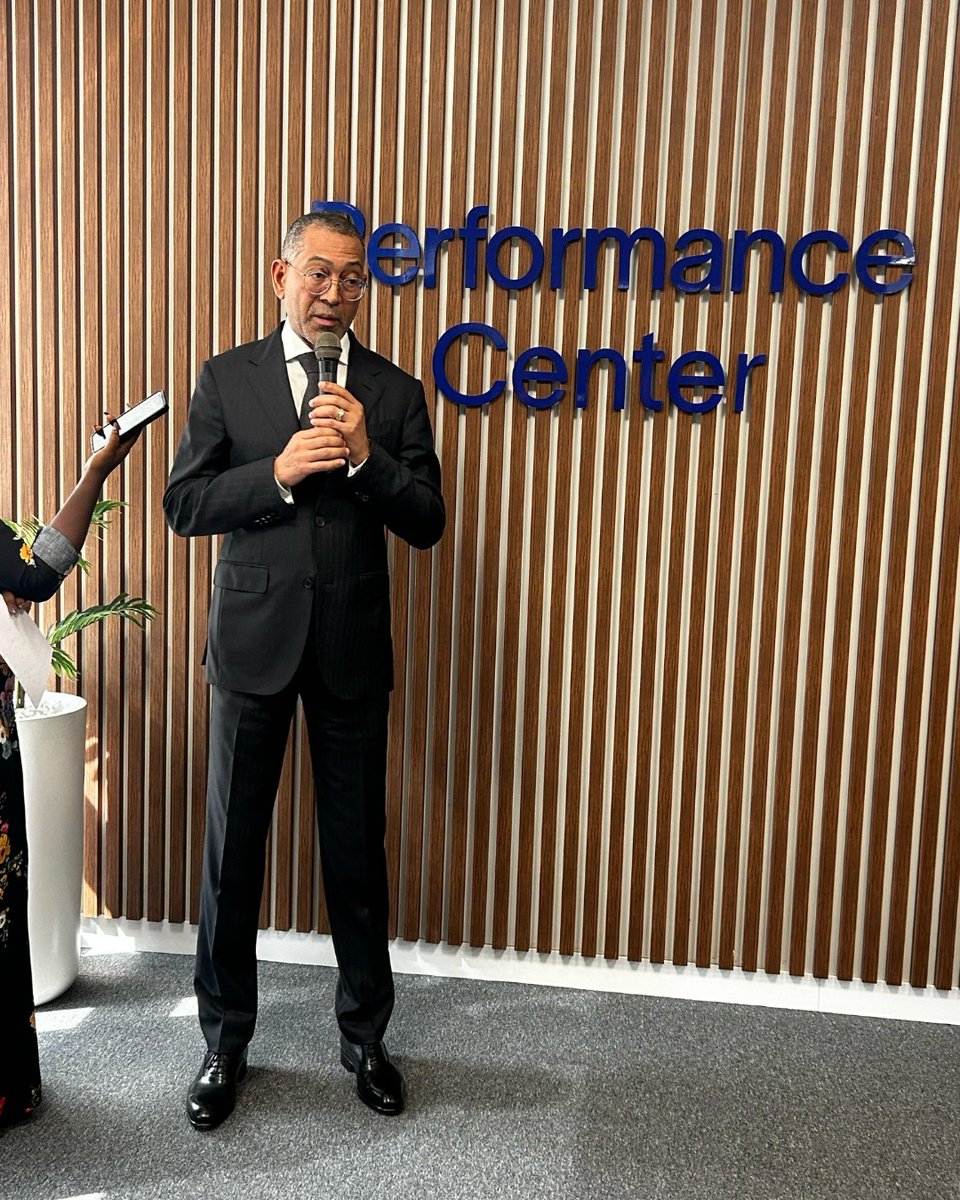 APO_source's tweet image. 28 Jan: SLB inaugurated its first Digital Performance Center in Africa in Luanda, Angola. This groundbreaking facility is set to drive digital transformation and innovation, offering cutting-edge solutions across digital, AI, oil & gas, and new energy sectors in Africa.