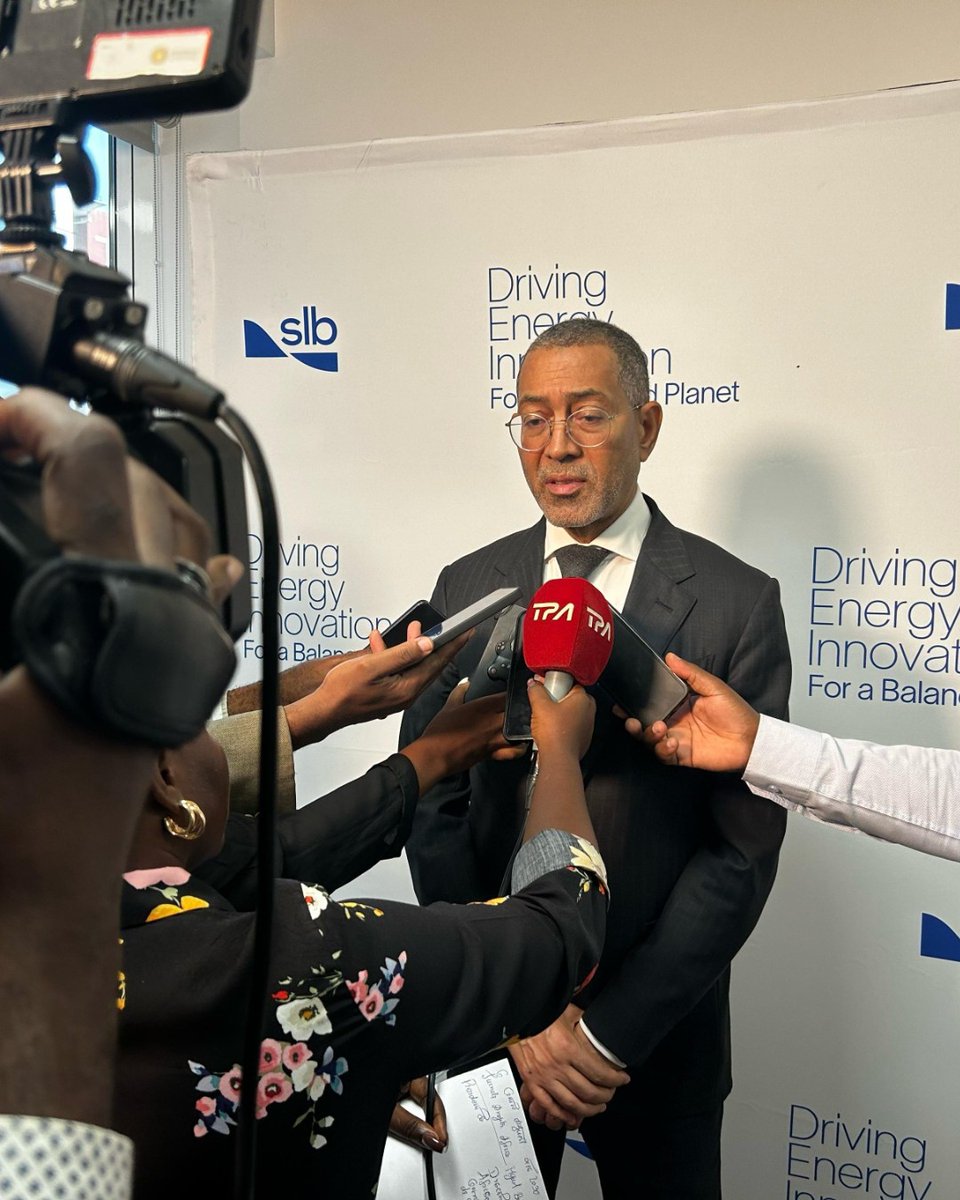 APO_source's tweet image. 28 Jan: SLB inaugurated its first Digital Performance Center in Africa in Luanda, Angola. This groundbreaking facility is set to drive digital transformation and innovation, offering cutting-edge solutions across digital, AI, oil & gas, and new energy sectors in Africa.