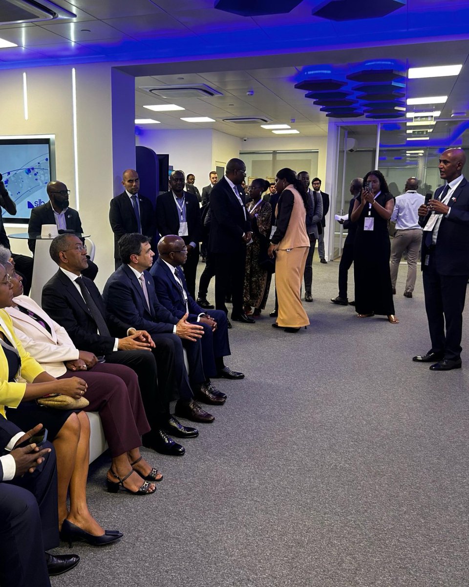 APO_source's tweet image. 28 Jan: SLB inaugurated its first Digital Performance Center in Africa in Luanda, Angola. This groundbreaking facility is set to drive digital transformation and innovation, offering cutting-edge solutions across digital, AI, oil & gas, and new energy sectors in Africa.