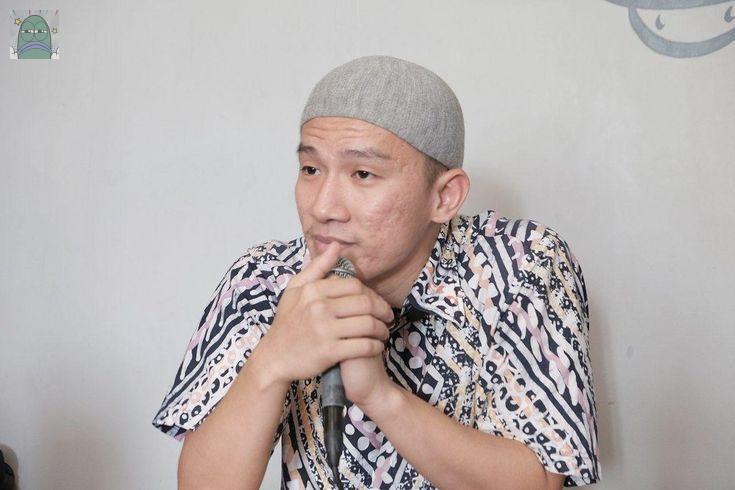 tanyarlfes's tweet image. 💚 Gaes menurut kalian gimana dengan ustad ini?