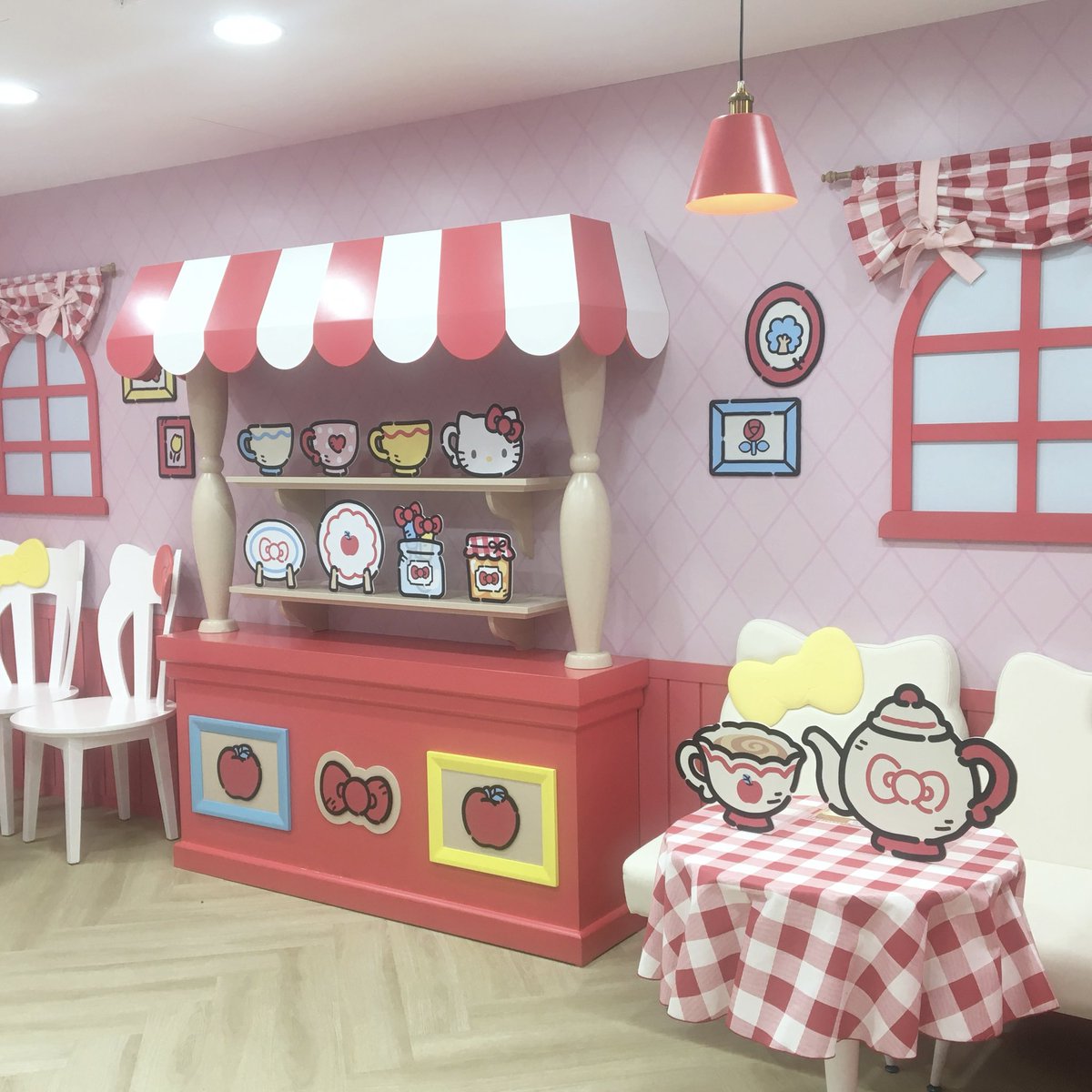 キティちゃんのカフェ行って来ました♡