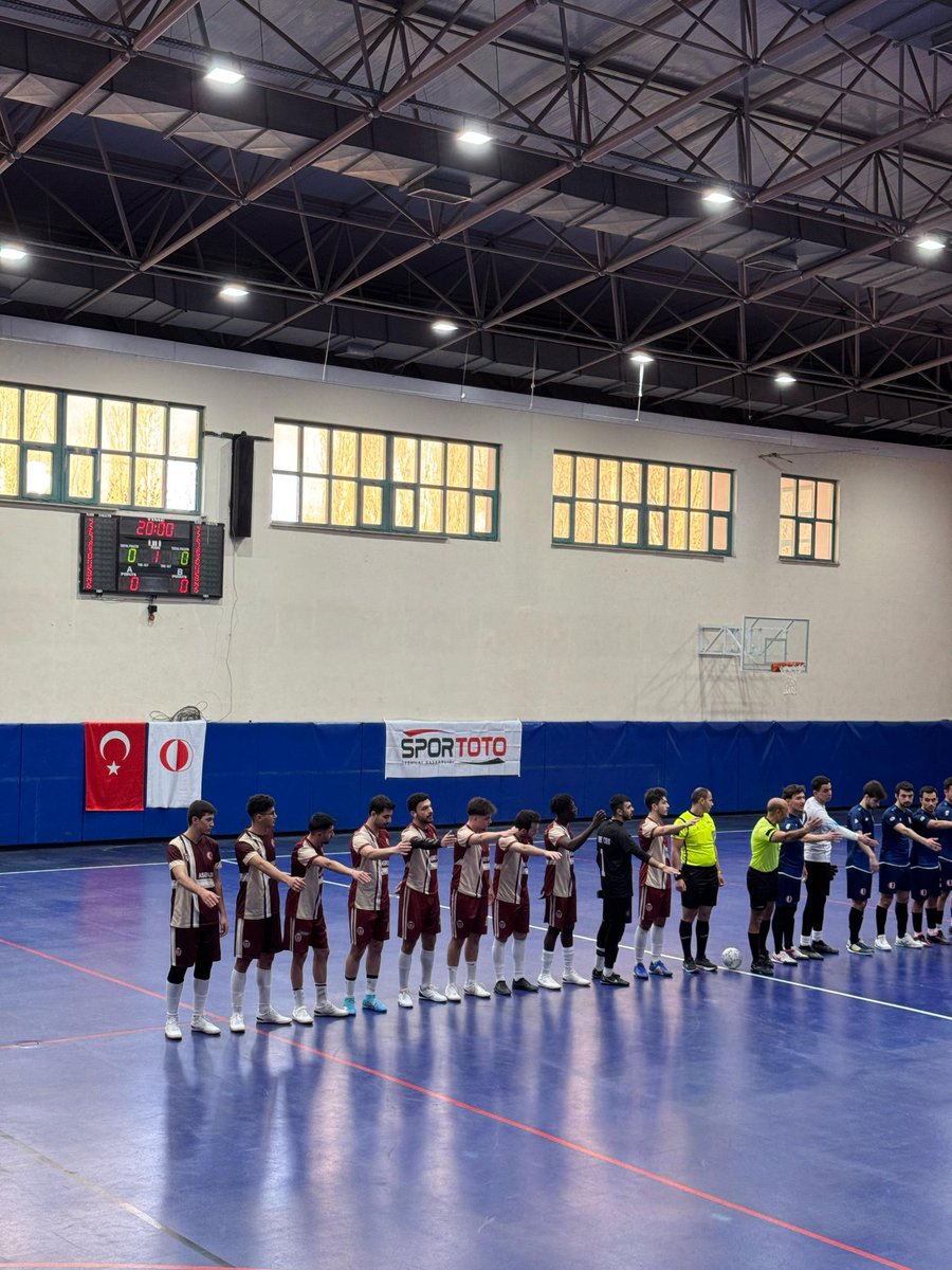 AsbuSks's tweet photo. Türkiye Üniversite Sporları Federasyonu tarafından düzenlenen Futsal Play - Off müsabakasında ASBÜ Futsal Takımı ODTÜ Futsal Takımı ile oynan maçta takımımız 6-2 mağlup oldu, ASBÜ Futsal takımımız gruptan 2. Çıkarak final maçlarına katılmaya hak kazandı.Takımımızı tebrik ederiz https://t.co/1gmBIURDN6