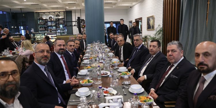 Medikal News (@medikal_news) on Twitter photo Sağlık Bakanı Kemal Memişoğlu, Tıbbi Cihaz Sektör Platformu’nun iftarına katıldı
medikalnews.com/saglik-bakani-… <a href="/drmemisoglu/">Prof. Dr. Kemal Memişoğlu</a> <a href="/kyz841/">Kemal Yaz</a> <a href="/met_dmir/">Metin Demir</a> <a href="/t_s_acar/">Serhan Acar</a> <a href="/tumdef/">TÜMDEF</a> <a href="/trseis/">SEİS</a> Sağlık Bakanı Kemal Memişoğlu, Tıbbi Cihaz Sektör Platformu’nun iftarına katıldı
medikalnews.com/saglik-bakani-… <a href="/drmemisoglu/">Prof. Dr. Kemal Memişoğlu</a> <a href="/kyz841/">Kemal Yaz</a> <a href="/met_dmir/">Metin Demir</a> <a href="/t_s_acar/">Serhan Acar</a> <a href="/tumdef/">TÜMDEF</a> <a href="/trseis/">SEİS</a>