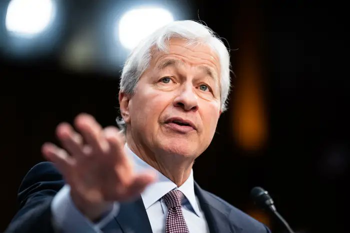 🦆"Jamie Dimon di JPMorgan avverte: l'economia mostra segni di indebolimento e pessimismo crescente"