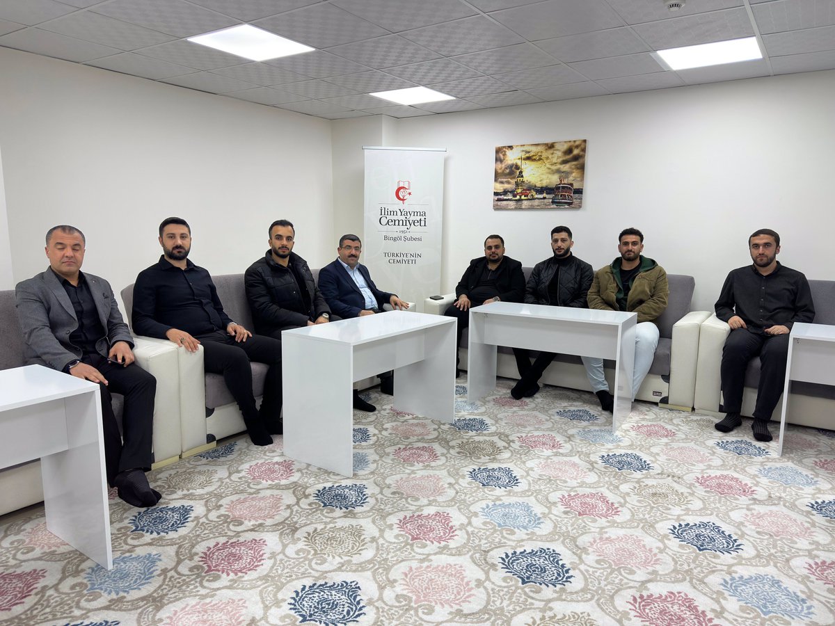 📍İlim Yayma Cemiyeti 

H.Şöhret Cengiz erkek yurdunda öğrenci kardeşlerimiz ile birlikte iftarımızı açtık. 

Soframız yemekle, gönüllerimiz dayanışmayla doldu. Ramazan’ın manevi huzurunu dostlukla taçlandırdık.🌙✨

Öğrenci kardeşlerimize başarılar diliyorum.