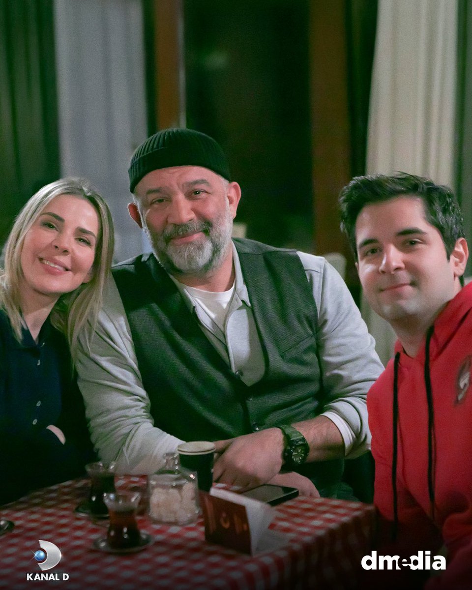 Güneri Ailesi’nin kamera arkası fotoğrafının güzelliği. ❤️

#ArkaSokaklar yeni bölümleriyle her cuma saat 20.00’de #KanalD’de!

<a href="/KanalD/">Kanal D</a> <a href="/DMediaOfficial/">D MEDIA</a>