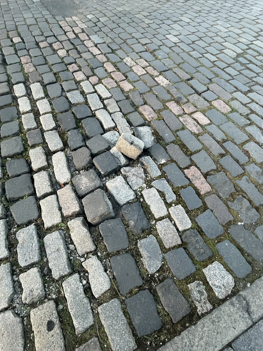MiddleManLost's tweet photo. @edinhelp Hi - the cobbles have come out the road caused by the construction traffic on Devon Place near the junction with Devin Gardens. Please could someone come and take a look / fix. https://t.co/nemfNmr2l0