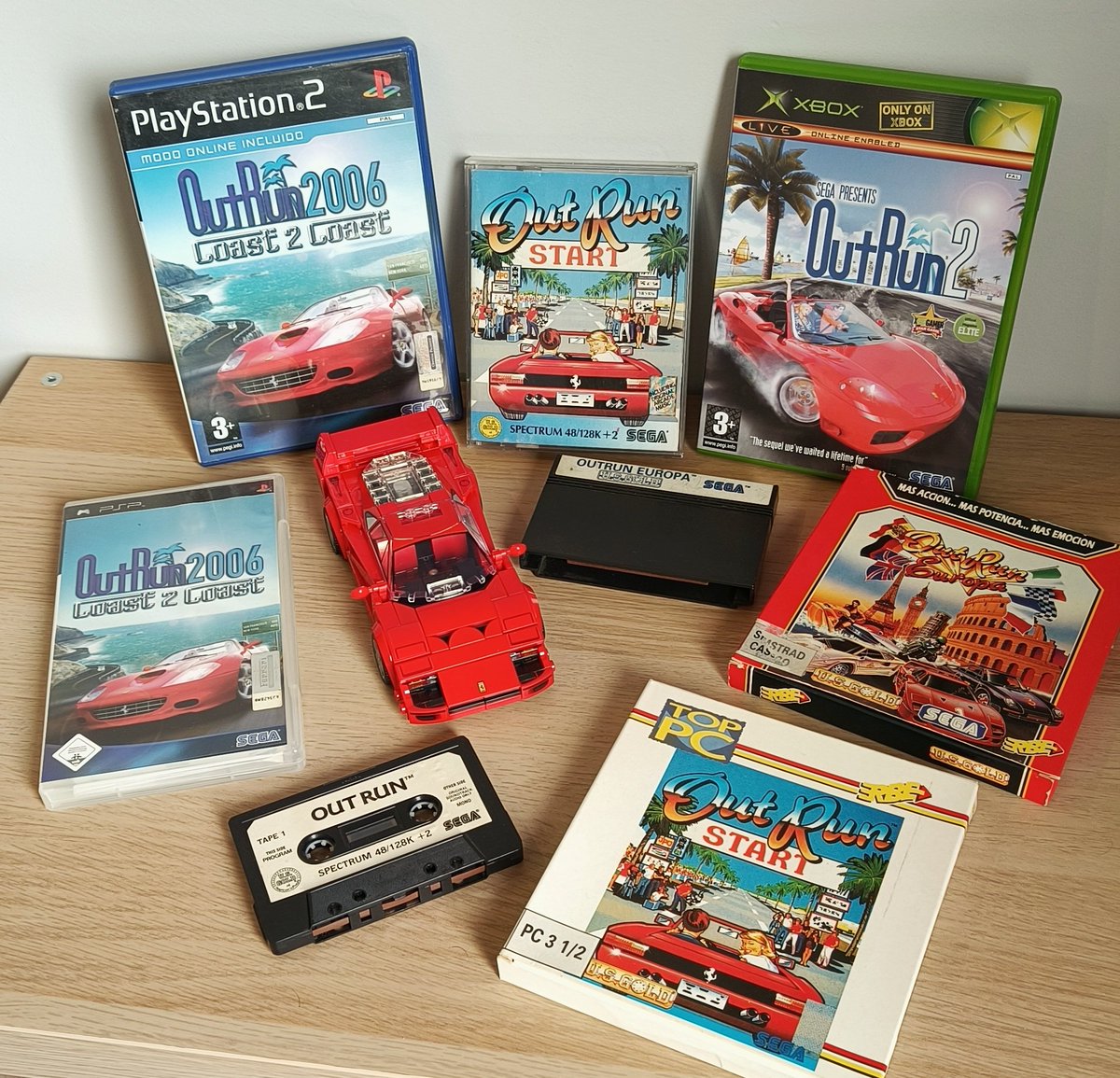lu2mado's tweet image. La saga Outrun ha significado para mi el que de niño me hiciera fan de los videojuegos de carreras.
Desde el día que me senté delante del volante, meter una moneda de 25pts, ver derrapar el Testarossa y escuchar esos iconicos temas, ha sido disfrutar de los coches al 100%. Y tu?