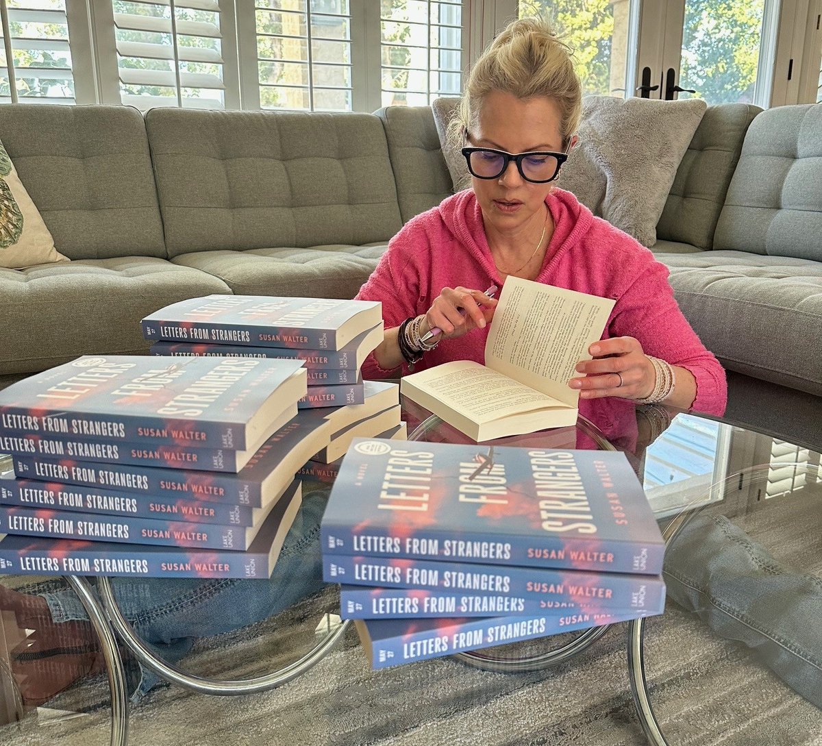 Readers, pop over to Blue Sky Book Chat on FB. The fabulous Susan Walter is giving away a signed ARC of her first-ever WF novel. See you there! #BooksWorthReading #books #whattoread