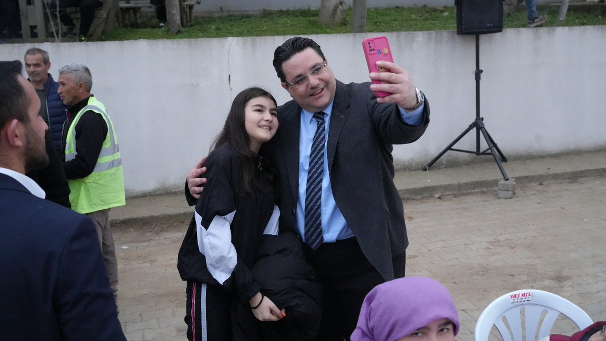 Çeşmeli Mahallemizde Halkın Sofrasındayız!

Ramazan’ın bereketini ve birlik ruhunu hep birlikte yaşadığımız iftar yemeğimizde bizleri yalnız bırakmayan tüm hemşehrilerimize teşekkür ediyoruz. Birlikte paylaşmanın ve dayanışmanın en güzel örneklerini sergilemeye devam edeceğiz!