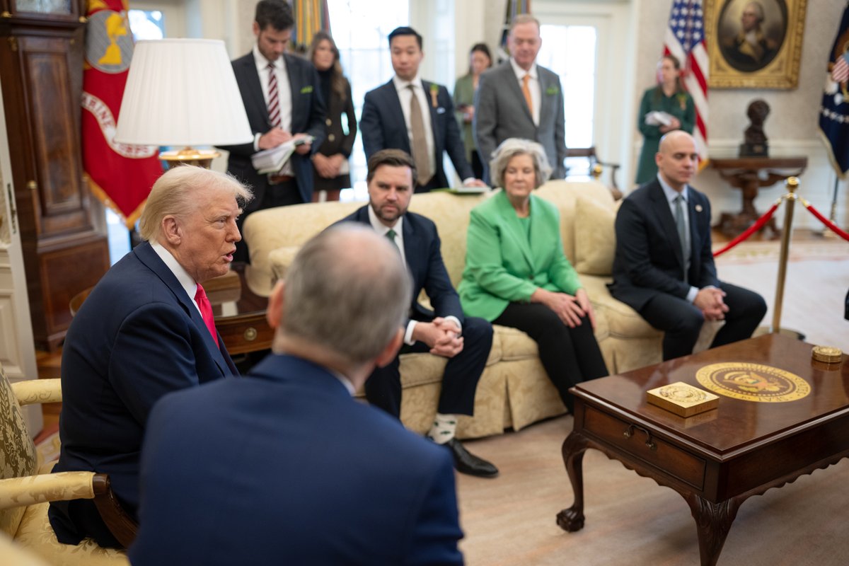 The White House tweet media